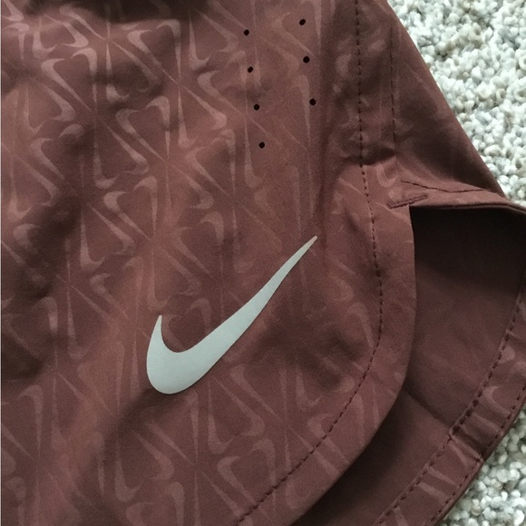 Nike running shorts NWT MSRP $55 - Picture 3 of 7